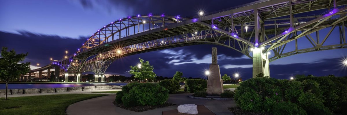 Le pont Blue Water Le pont Blue Water relie Port Huron (Michigan) à Sarnia (Ontario).